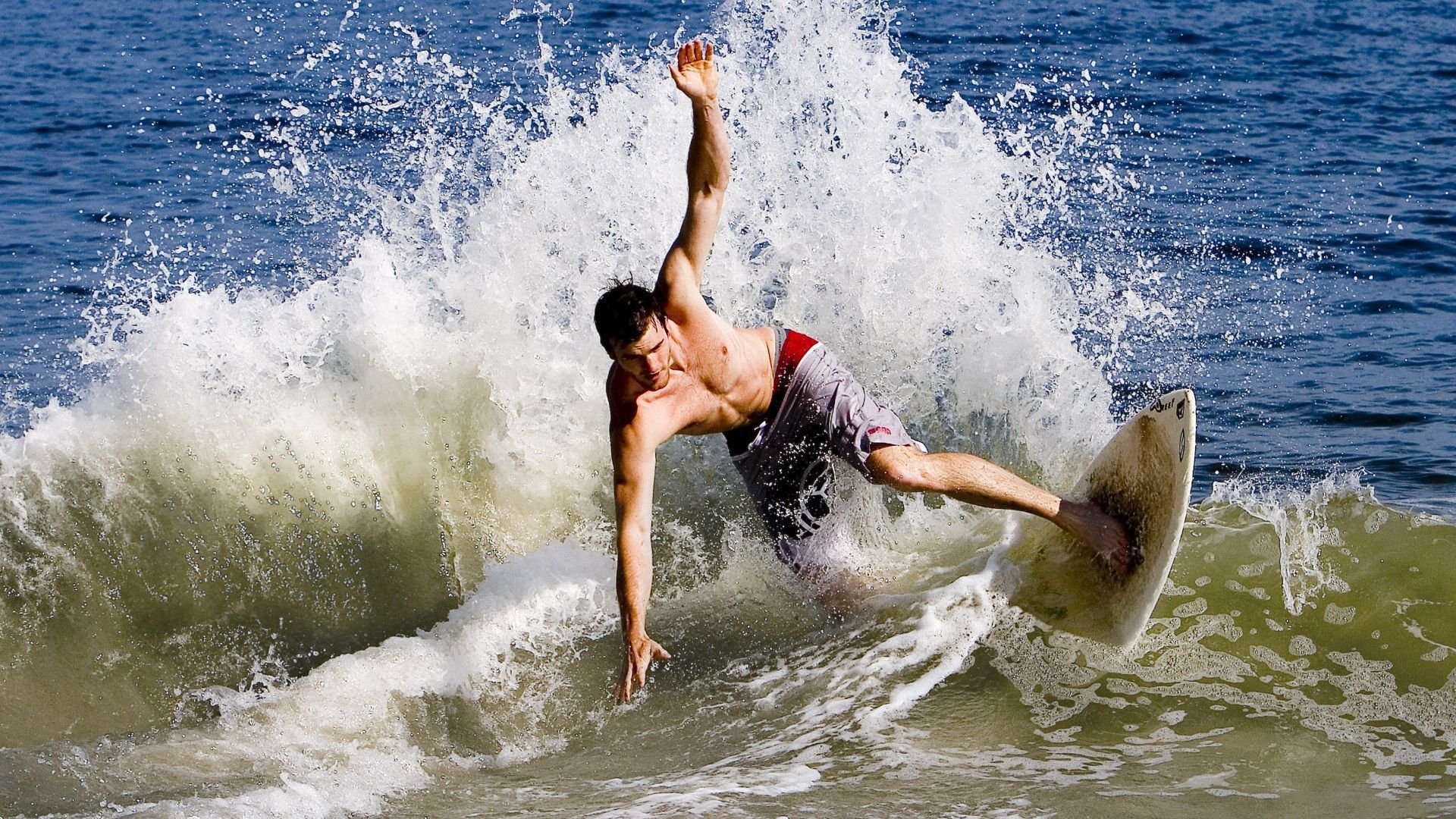 九游体育网站入口-男篮国家队引入外籍体能教练强化训练科学性，中国男篮外教都有谁